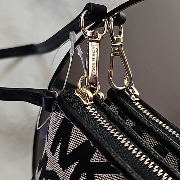 NWOT Michael Kors Wristlet - Picture 3 of 5